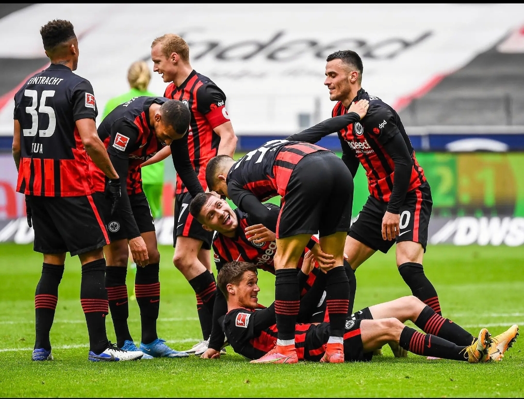 阿贾克斯争夺胜利，备战对战巴黎圣日耳曼的简单介绍