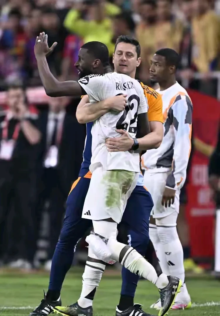 包含德国队在世界杯热身赛中受挫，争执不断的词条