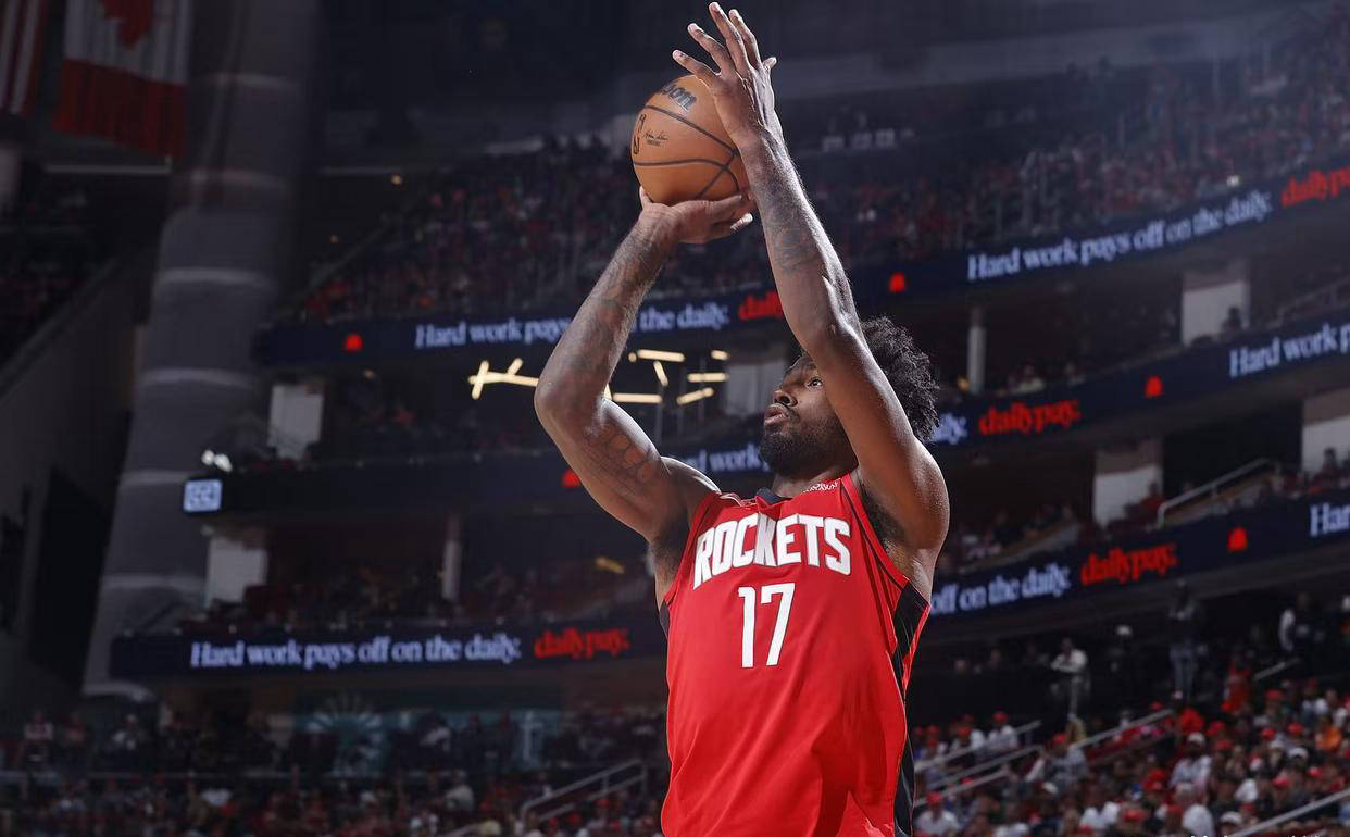 摩德纳队员踢风水，异军突起夺得胜利