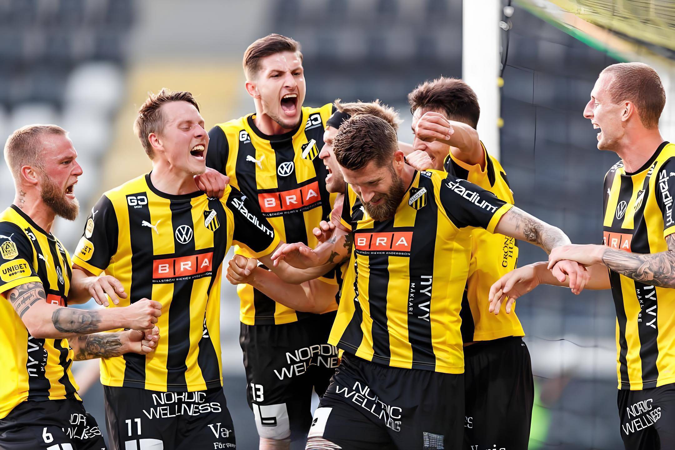 包含四支球队榜首争夺激烈，竞争白热化的词条