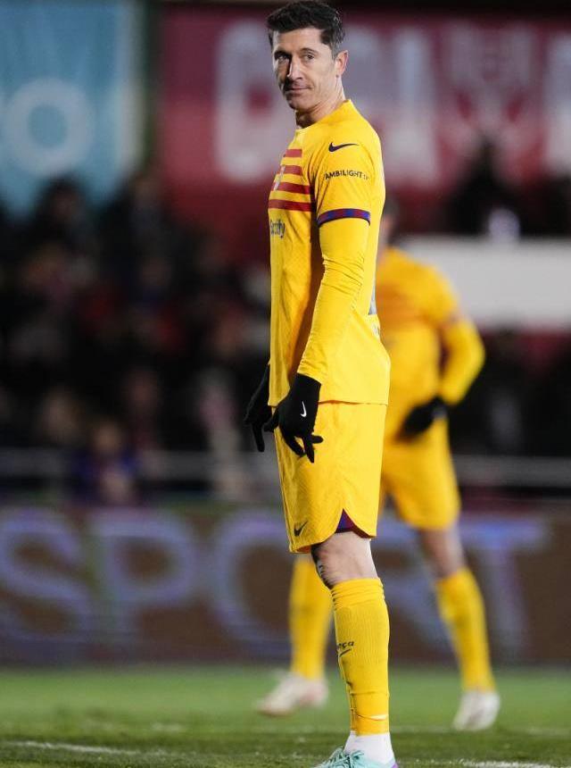 奥萨苏纳主场不敌，遇到困境