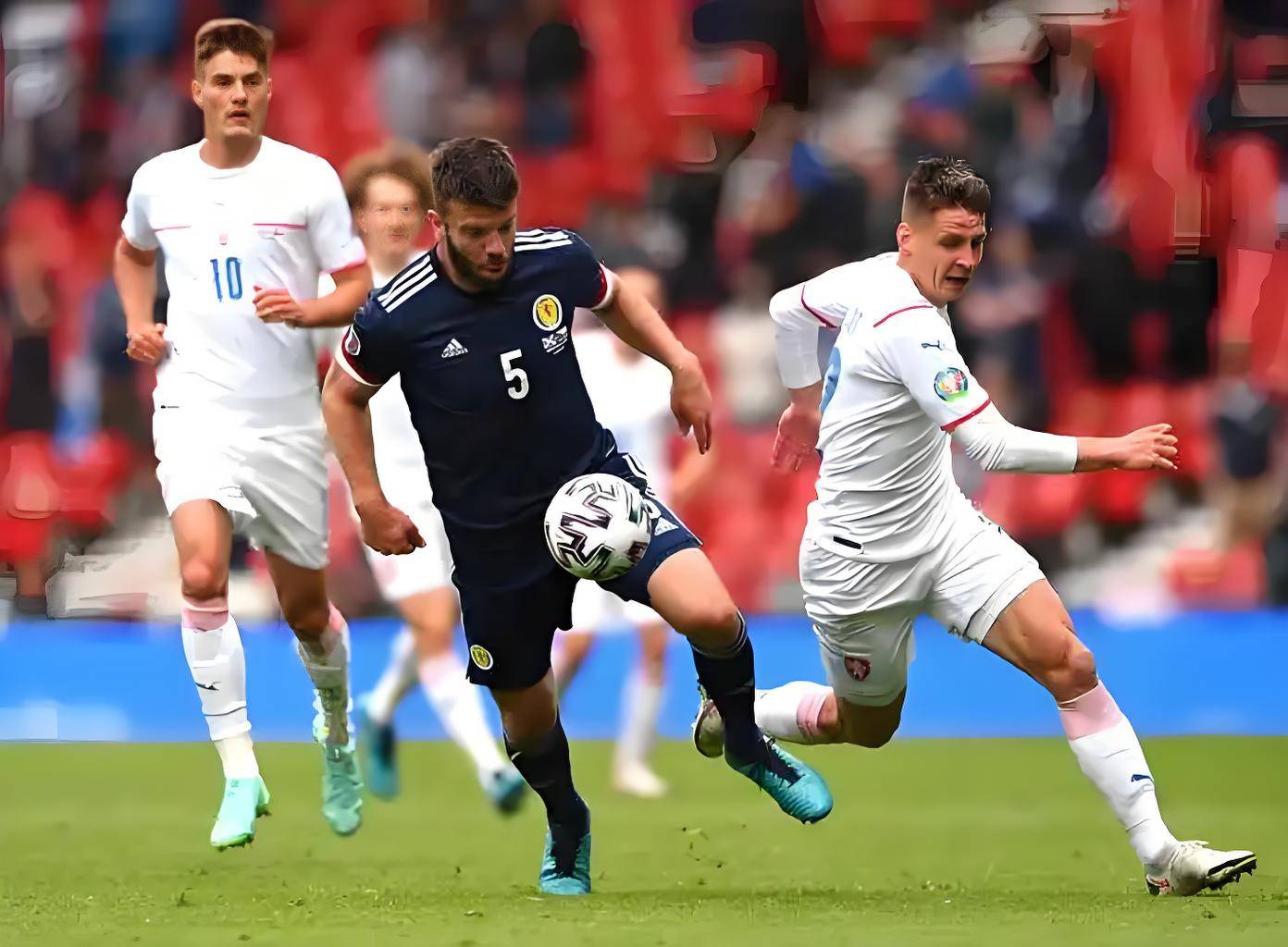 包含捷克队斩获关键胜利，晋级欧预赛八强的词条