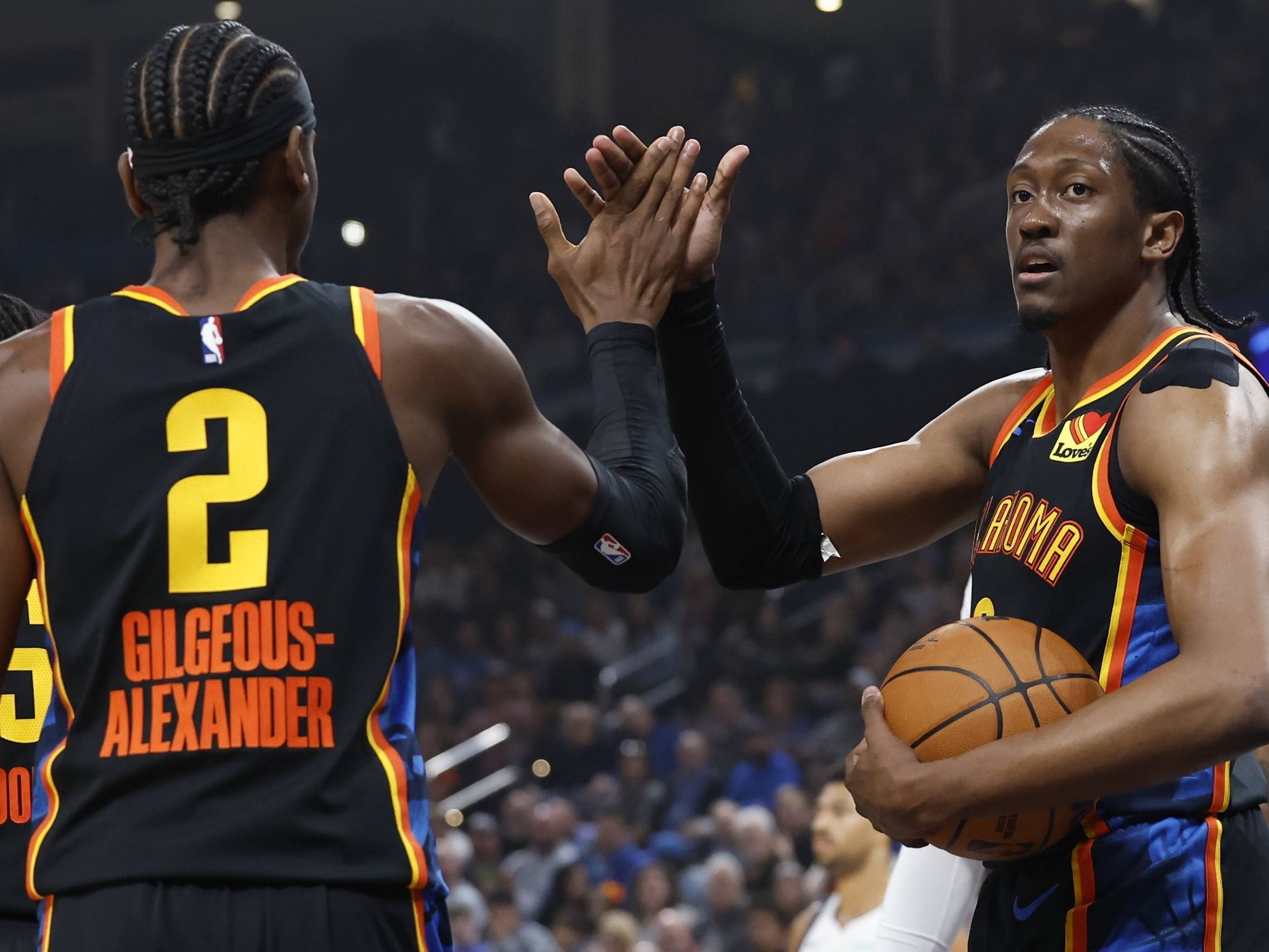 西部强强对话，湖人力克掘金的简单介绍