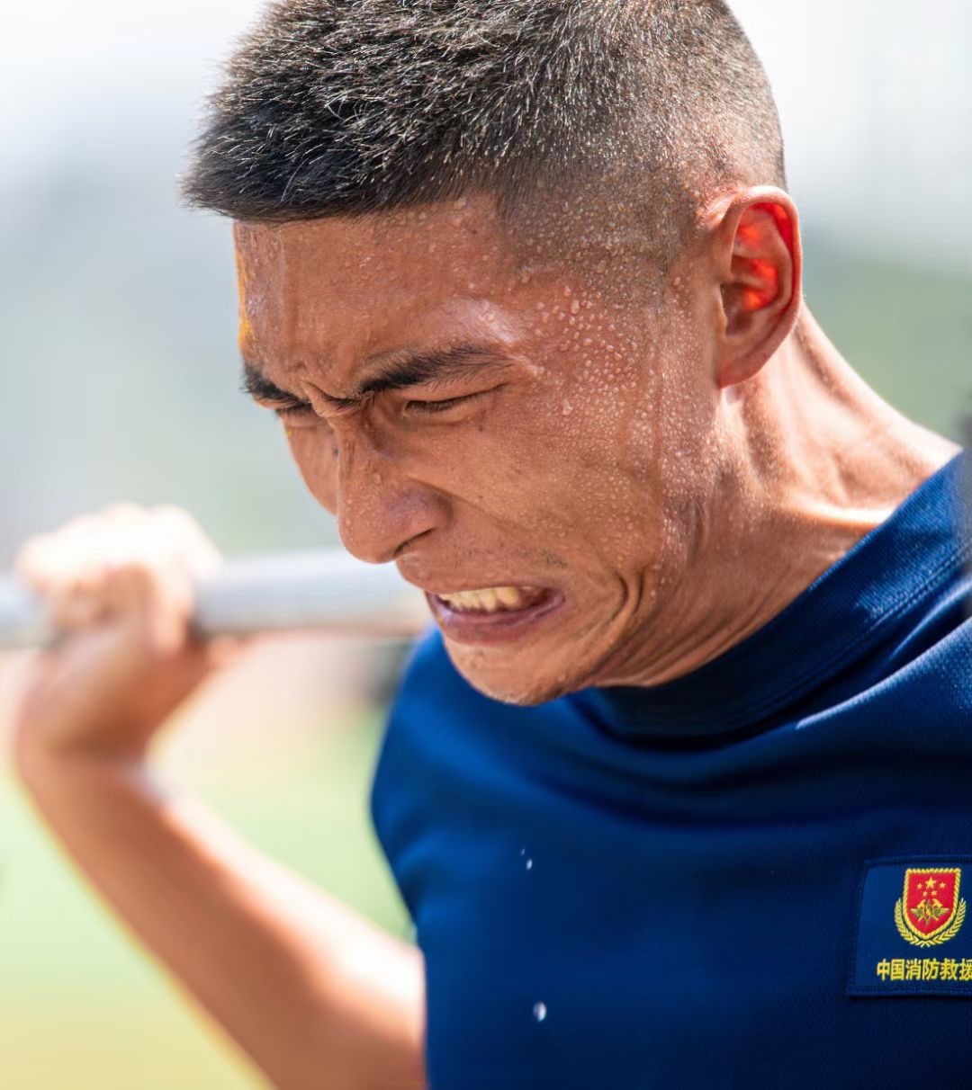 关于挥洒汗水！球员努力拼搏战胜困难的信息