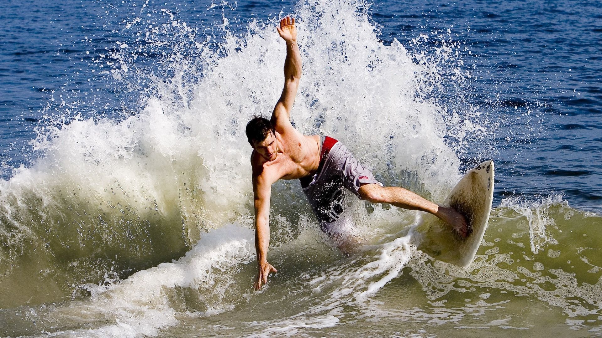 广州队轻取马刺，张镇麟刷新纪录背后的篮球新纪元