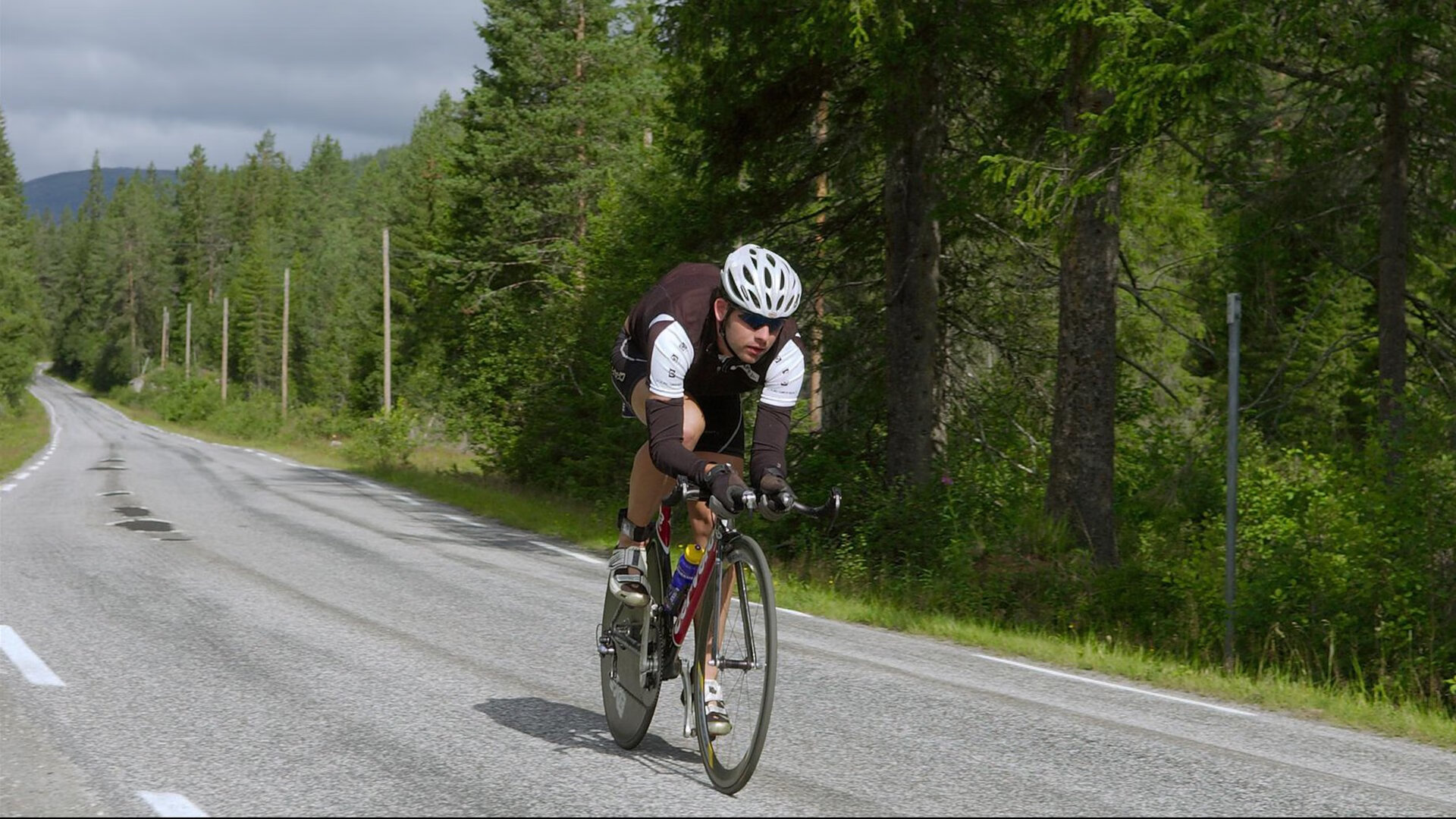 川军远征密尔沃基，周琦制胜一球定乾坤—当坚韧遇上天赋的终极鏖战